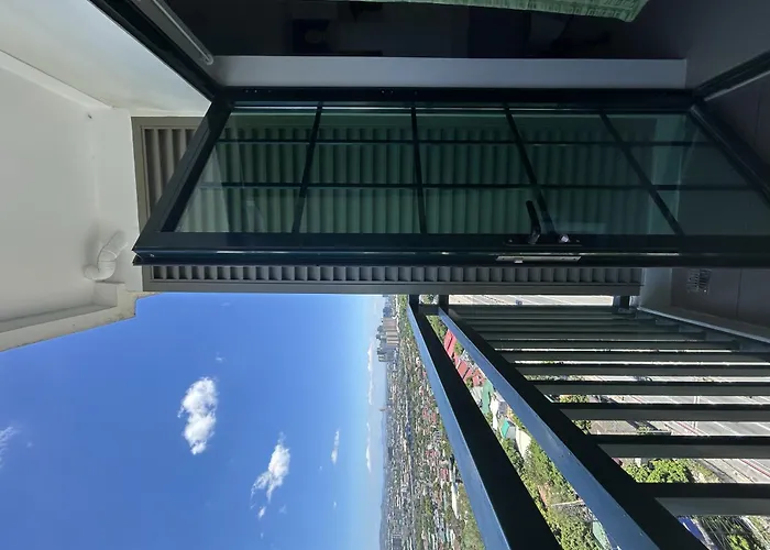 Share In Katipunan - Loft Bed, Spacious Storage, Wifi, Pool, Gym, Sauna, Balcony 4* Manila