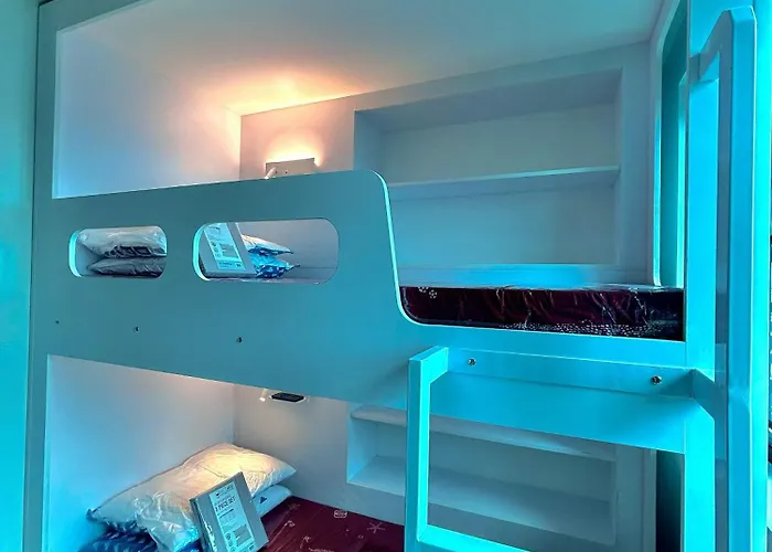 Aparthotel Share In Katipunan - Loft Bed, Spacious Storage, Wifi, Pool, Gym, Sauna, Balcony 4*