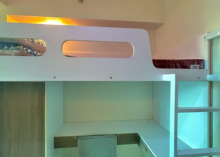 Share In Katipunan - Loft Bed, Spacious Storage, Wifi, Pool, Gym, Sauna, Balcony