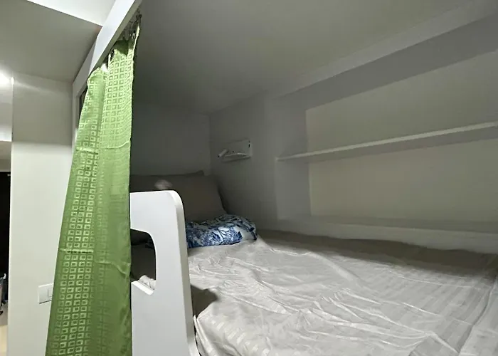 Share In Katipunan - Loft Bed, Spacious Storage, Wifi, Pool, Gym, Sauna, Balcony 4* Manila